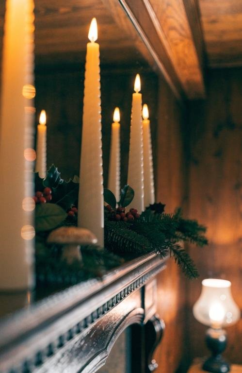 -close-up-of-flameless-led-taper-candles-flicker