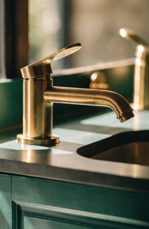close-up-of-a-brushed-brass-bath