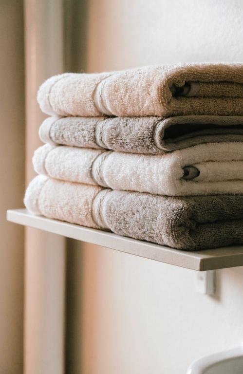 close-up-of-neatly-folded-coordinated-bath