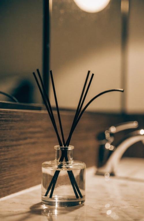 close-up-of-a-small-reed-diffuser-on-a-bath