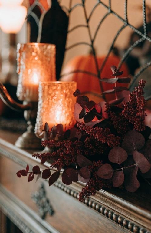 close-up-of-dried-burgundy-florals-tucked