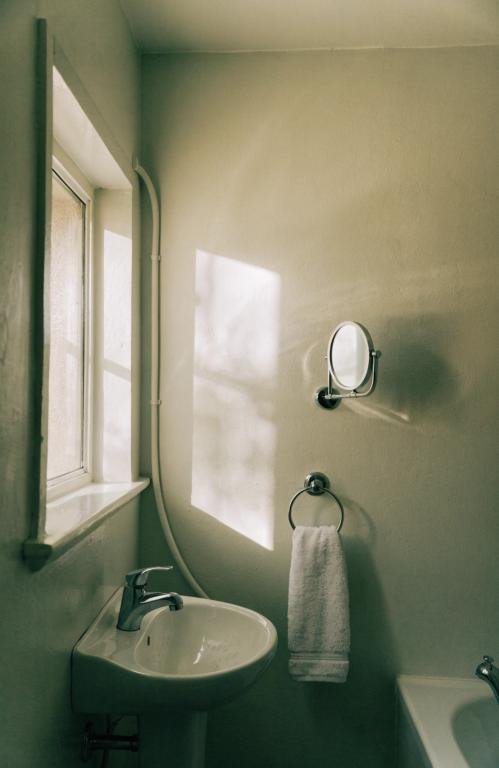 -close-up-of-a-small-bathroom-with-matching-