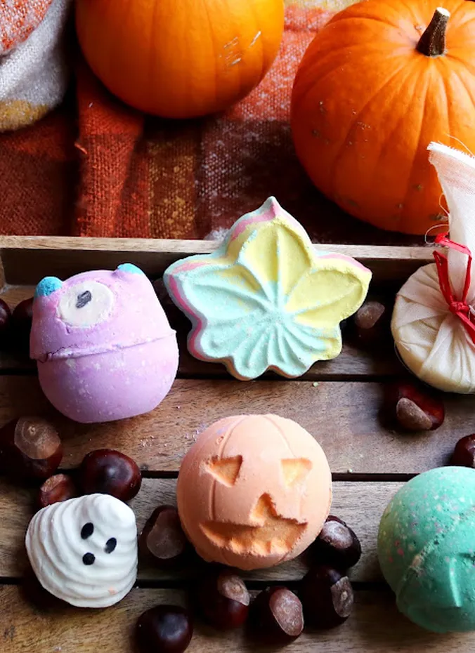 Autumn bath bombs in orange and gold tones