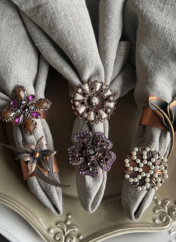 Cloth napkins with vintage napkin rings on a Thanksgiving table